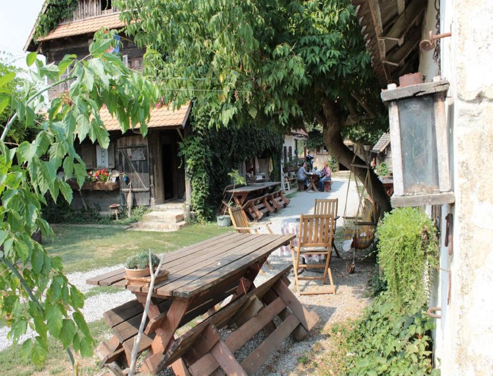 בית הארחה Muzilovcica 	Rural Tourism Family Ravlic מראה חיצוני תמונה